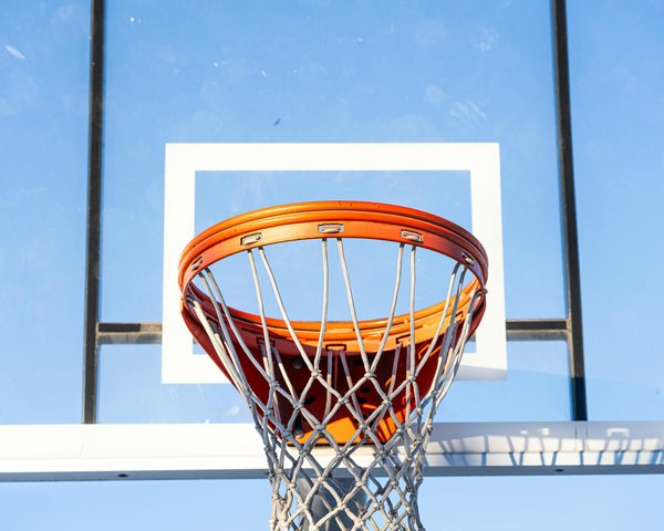 What are the differences between synthetic and mineral engine oils for UK sport bikes?